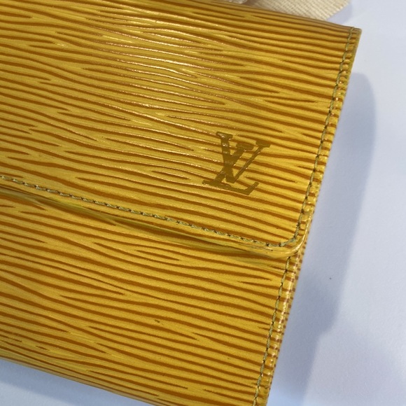 LOUIS VUITTON Credit
Long Bifold Wallet Epi
Leather - Picture 3 of 13